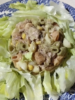 Una foto de Ensalada de pasta con bechamel de naranja
