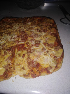 Una foto de Pizza con masa casera