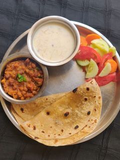 હોળી સ્પેશિયલ થાળી રેસીપી મુખ્ય ફોટો