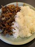 ข้าวเหนียวจิ้มเห็ดหยองโรยงา