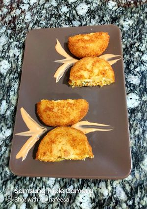 A picture of Pizza packet patties.