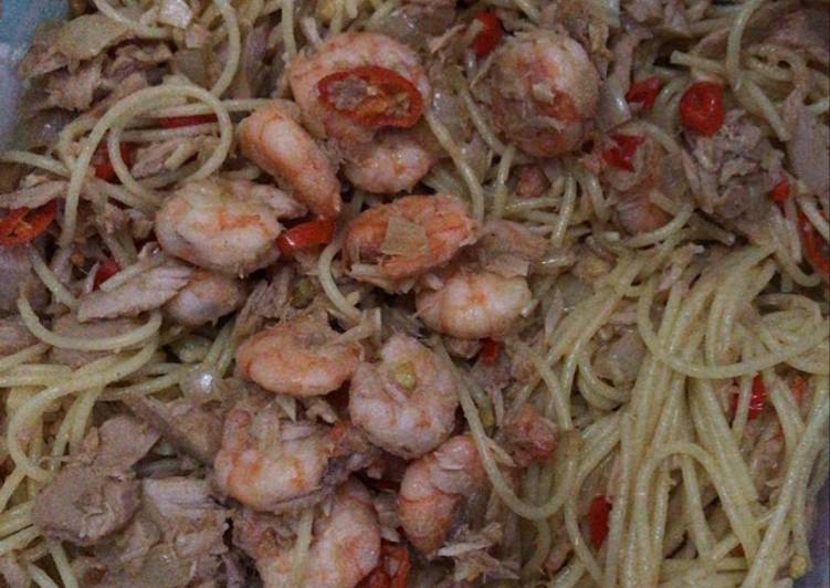 Langkah Mudah untuk Membuat Aglio Olio Tuna &amp; Shrimp Anti Gagal