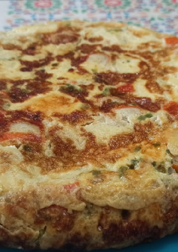 Una foto de Tortilla de manzana, pimientos y surimi