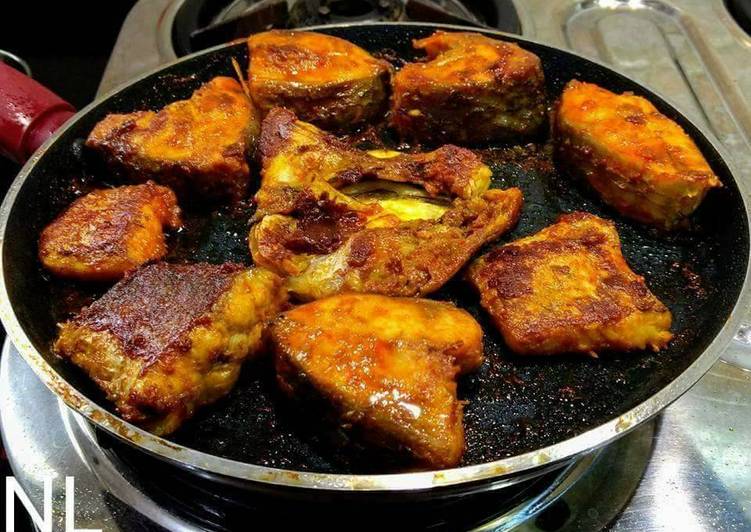 Recipe of Homemade Bhakura Machha Bhaja / Catla Fish Fry