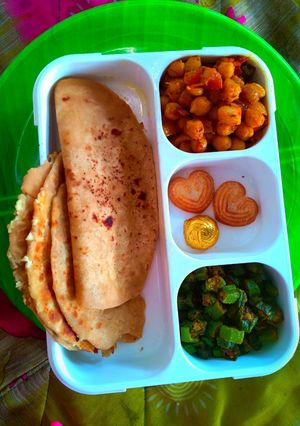 पनीर पराठा,सूखे छोले, भिन्डी रेसिपी मुख्य फोटो