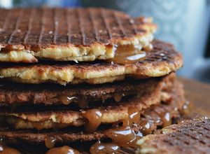 Zdjęcie przepisu Domowe Stroopwafels, czyli holenderskie wafle z syropem.