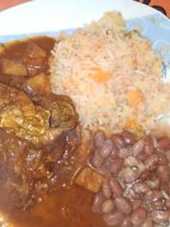 Una foto de Bistec de res en chile pasilla