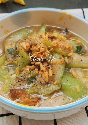 Hình của món Mướp xào tóp mỡ gà.