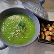 Supă cremă de dovlecei cu praz (+crutoane aromate făcute în casă)