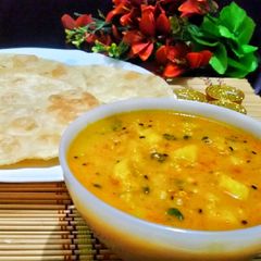 A picture of Aloo ki bhujia with paratha.