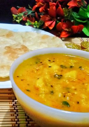 A picture of Aloo ki bhujia with paratha.