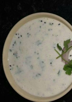 A picture of Curd garlic dip.