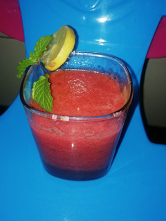 વોટરમેલન મોઇતો(water melon mojito recipe in gujarati) રેસીપી મુખ્ય ફોટો