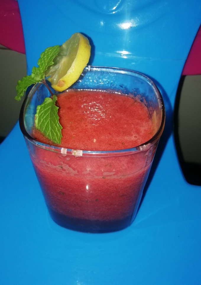 વોટરમેલન મોઇતો(water melon mojito recipe in gujarati) રેસીપી મુખ્ય ફોટો