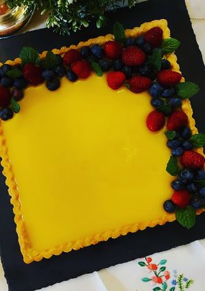 Foto di Crostata con crema al limone e frutti di bosco