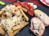 Baconos csirkemell őzgerinc formában, sült krumplival