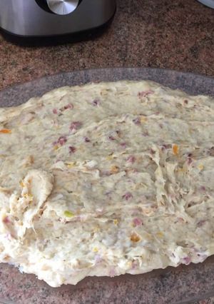 Una foto de Masa de croquetas de zanahoria, pollo y jamón serrano