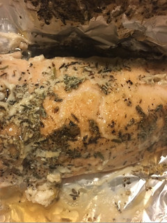 Una foto de Salmón con especias al papillote