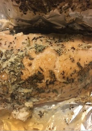 Una foto de Salmón con especias al papillote