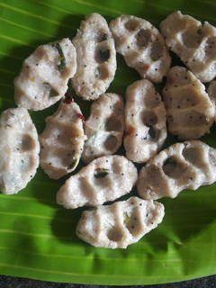 தாலிச்ச கார கொழுக்ட்டை (Thaalicha kara kolukattai recipe in tamil) செய்முறை முக்கிய புகைப்படம்