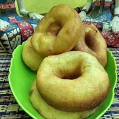 A picture of Donat Goreng (adonan cair).