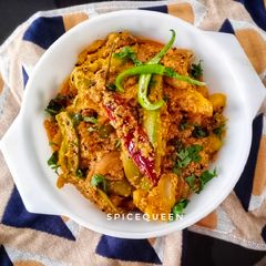 A picture of Aloo potol posto Potato pointed gourd with poppy seeds.