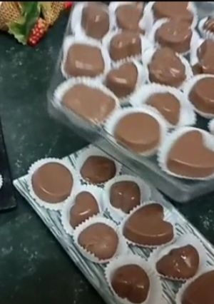 صورة لوصفة شكلاطة فاخرة بمكونين فقط وذوب بالفم ذوبان وبكمية كثيرة