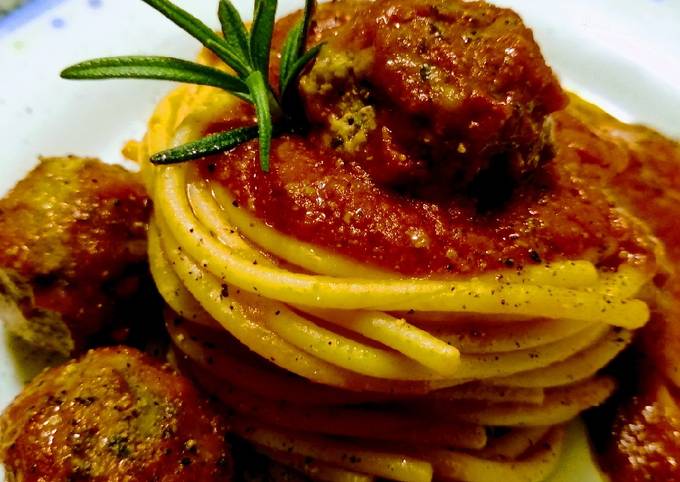 Spaghetti con polpette di carne