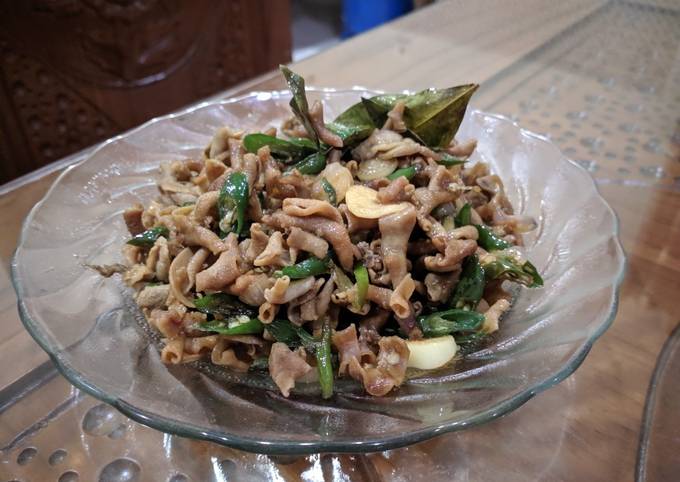 Cara Gampang Membuat Tumis Usus Ayam, Enak Banget