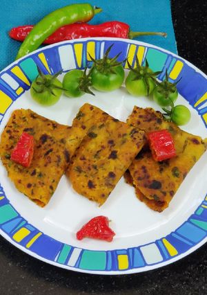 आलू के थेपले Aloo ke Theple recipe in Hindi) रेसिपी मुख्य फोटो