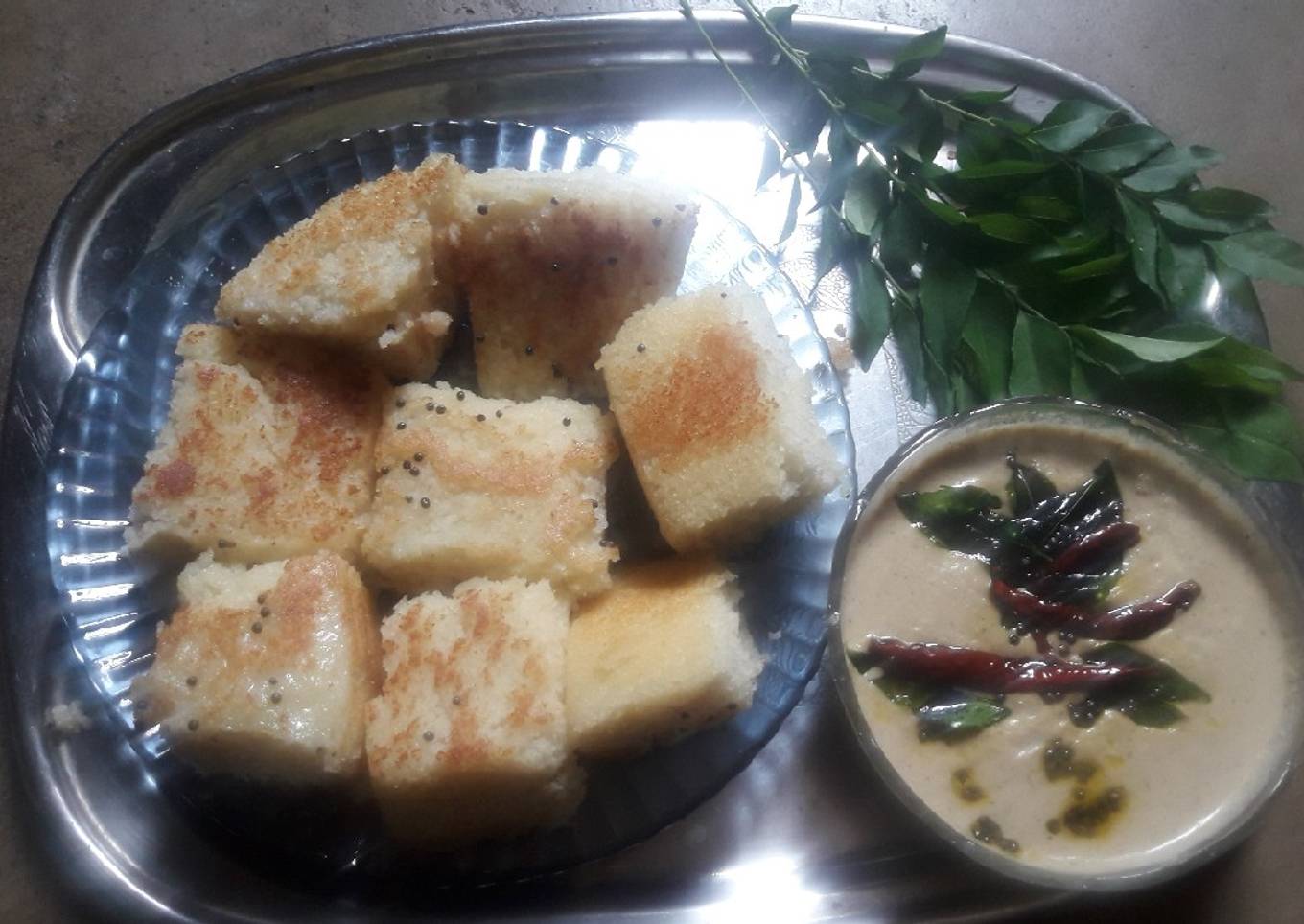 Suji ka dhokla with chutni