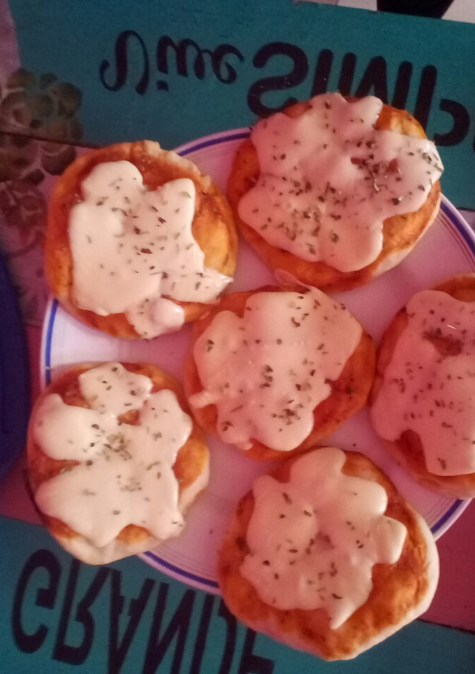 Una foto de Pizzetitas para el mate...🍕😲