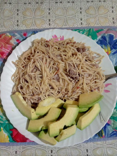 A picture of Minced meat spaghetti with Avocado.
