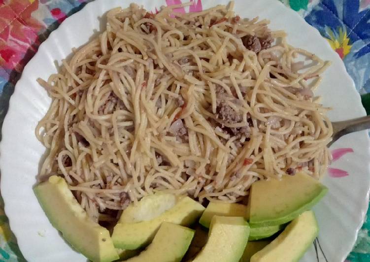 Minced meat spaghetti with Avocado