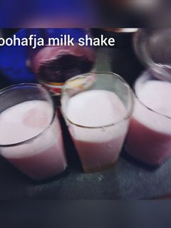 रूह अफजा मिल्क शेक (rooh afza milkshake recipe in Hindi) रेसिपी मुख्य फोटो