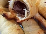 Una foto de croissant sin levadura
