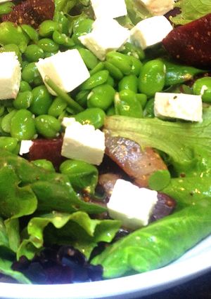 A picture of Salada De Fava e Beterraba.