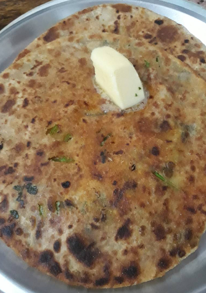 A picture of Methi Onion Paneer Parantha.