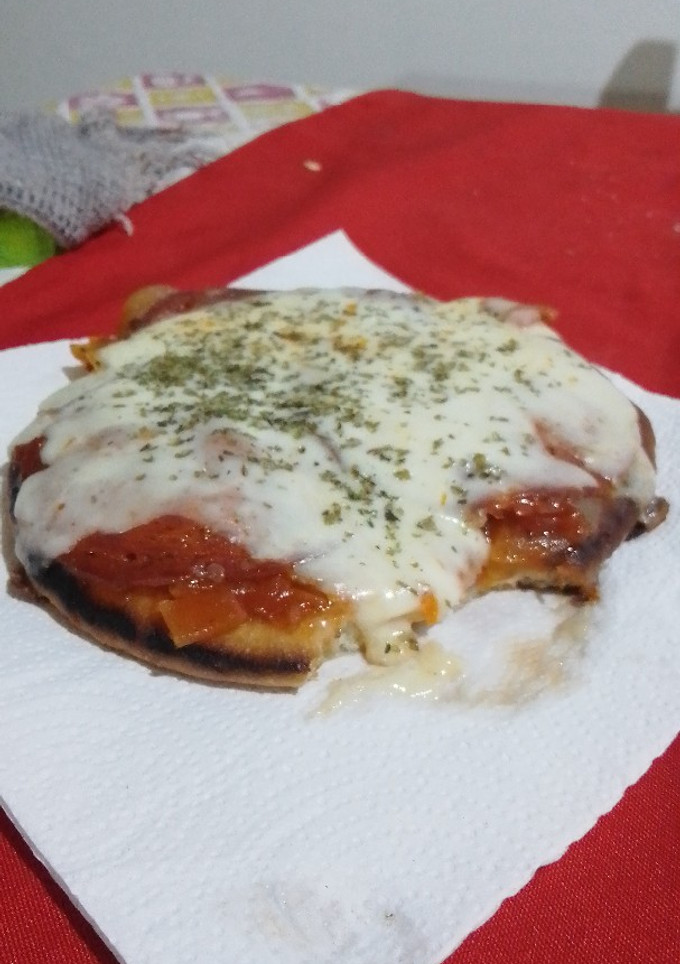 Una foto de Pizza sin horno, pero al sartén!!! Atentiss !!