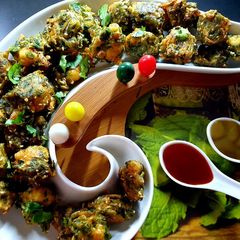 A picture of Palak Chicken Pakoda.