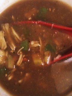 হট এন্ড সাওয়ার চিকেন স্যুপ(hot and sour chicken soup recipe in Bengali) রেসিপির প্রধান ছবি