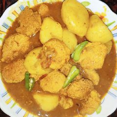A picture of Bengali style Roe potato curry.