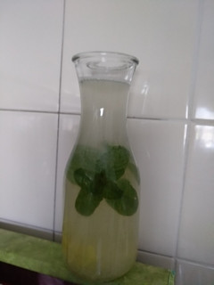 Una foto de Agua de limón