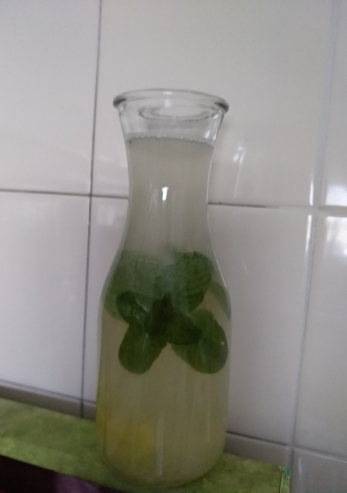 Una foto de Agua de limón