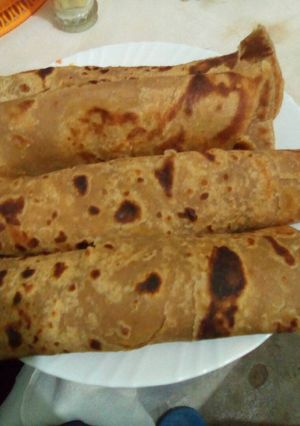 A picture of Soft brown chapatis.
