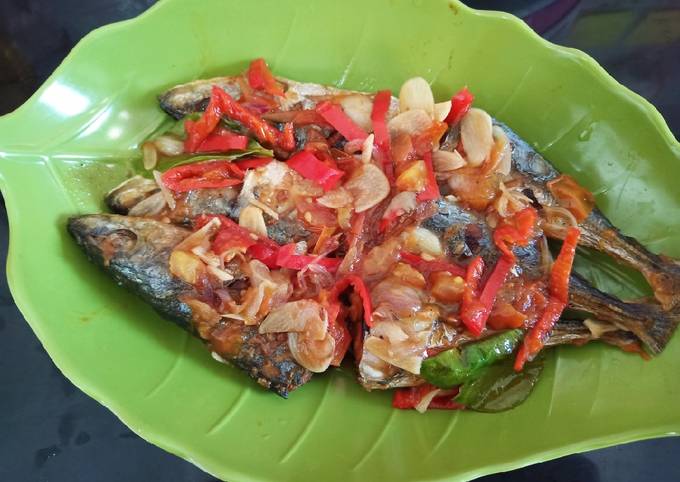 Recipe: Appetizing Ikan Layang Saus Tiram