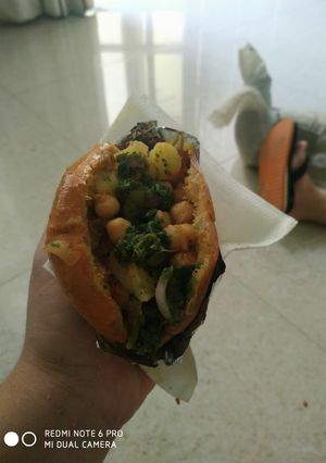 A picture of Masala chole pav.