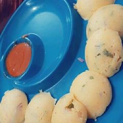 Veggies idli A picture of Veggies idli.