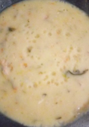 Una foto de Sopa crema de verdura y pollo**👌👌😁😘