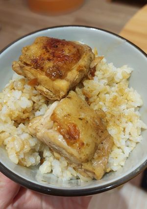 日式蒜香奶油雞腿蓋飯 的食譜成品照片